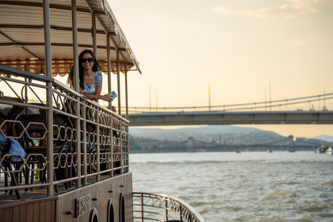 Budapest: Historic Cruise with Welcome Drink Historical Daytime Cruise with Tokaj Premium Frizzante