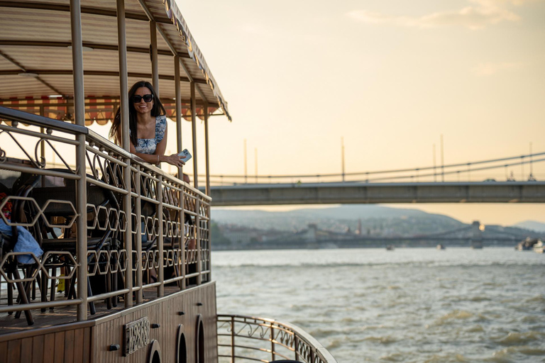 Budapest : Croisière historique avec boisson de bienvenueCroisière historique de jour avec Tokaj Premium Frizzante