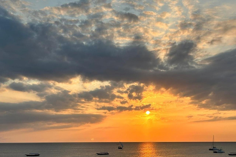 Zanzibar : Sunset Dhow Cruise in Nungwi & Kendwa