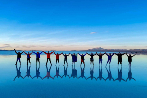 Depuis La Paz : Excursion d&#039;une journée dans les salines d&#039;Uyuni avec vin au coucher du soleil