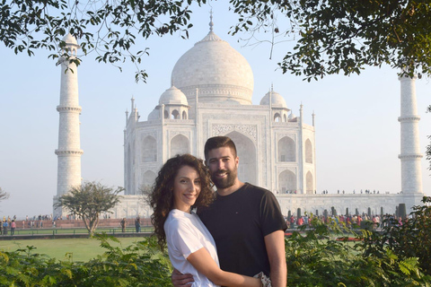 Same Day Agra Tour From Ahmedabad with Return Flights Flight Tickets, Car, Driver, Guide, Lunch and Entry Tickets