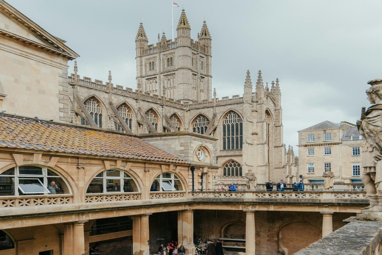 Private driver guided tour Stonehenge, Windsor Castle & Bath
