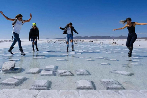 Uyuni: tour di 2 giorni del Salar de Uyuni e del cimitero ferroviario