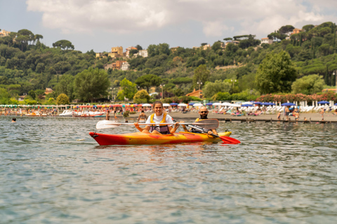 Ab Rom: Castel Gandolfo Kajak- und Badesee-Tour