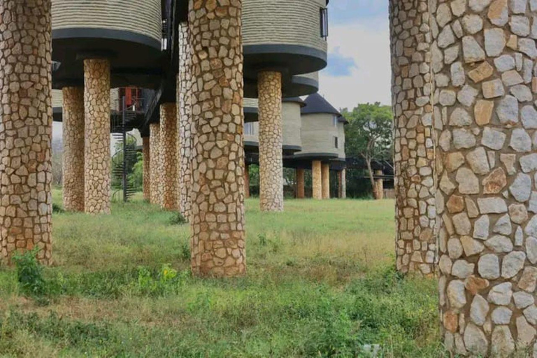 Mombasa/Diani: Taita Hills 2-Day Safari with Meals & Pickup