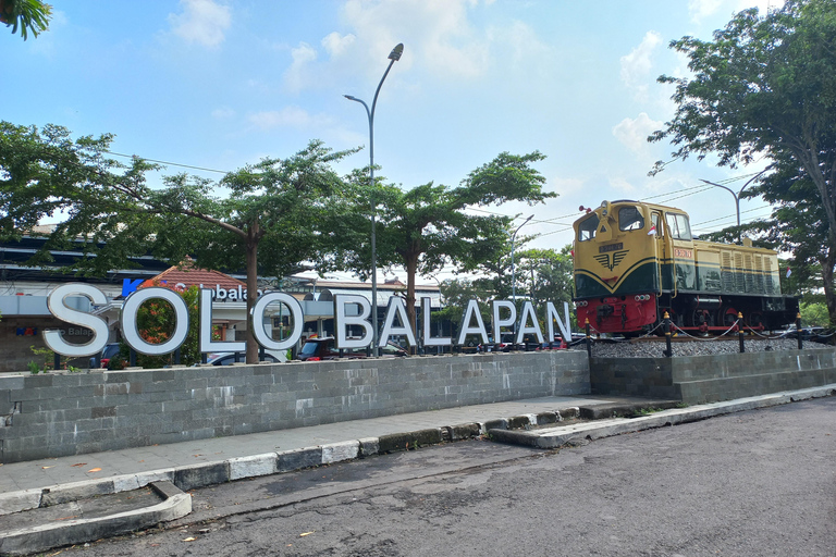 Yogyakarta: Surakarta Guided Day Trip by Light Rail Transit