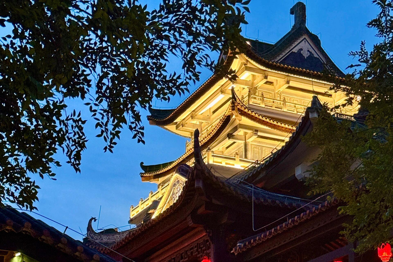 Guangzhou Night: CBD Riverwalk, Hidden Alleys & Food Tasting Spanish/ French/ Italian/ Japanese/ Korean/ Russian Guide