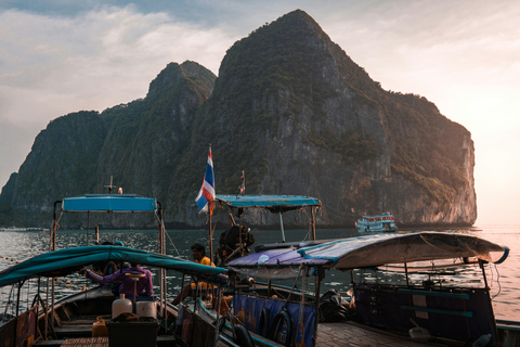 Phi Phi: Ganztagestour mit Longtail und Sonnenuntergang &amp; Plankton Tour