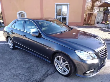 Privater Transfer von Matera nach Neapel Stadt/Flughafen/Hafen