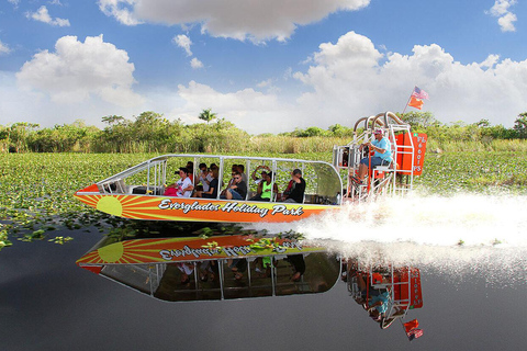 From Miami: Everglades Airboat, Wildlife Show & Bus Transfer Depart from Downtown Miami (Tour in Spanish)