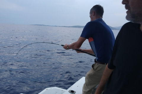 Atenas: experiência de viagem de pesca em um barco com refeição de frutos do marAtenas: Experiência de pesca em um barco com refeição de frutos do mar