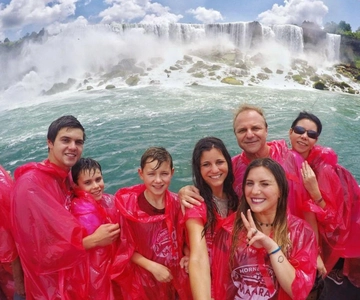 Niagara Falls Tour with Skip the Line Cruise & Wine Tasting