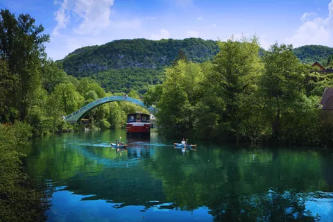 From Annecy: Visit Chanaz, tastings, and cruise on the lake