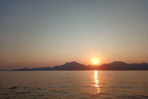 Serata di fuochi d'artificio su un maxi catamarano da Saint Tropez