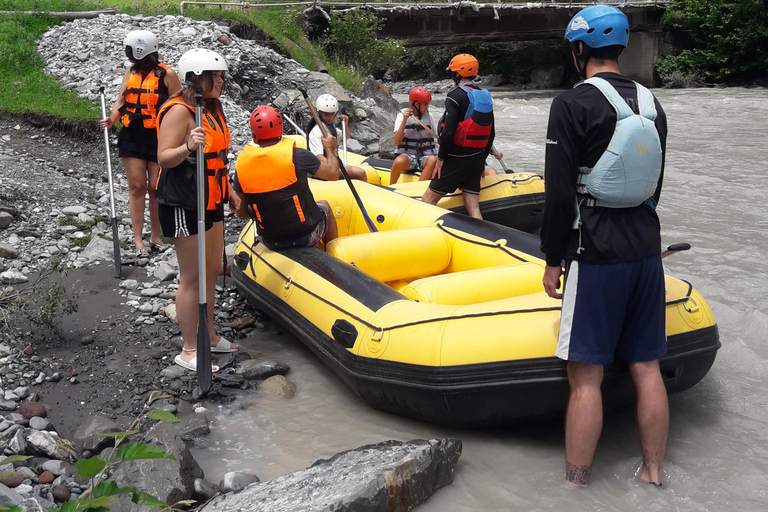 Tour privado de día completo a las montañas de Gudauri y Kazbegi