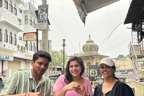 Udaipur: Tour della città vecchia a piedi e gastronomico con un abitante del luogo