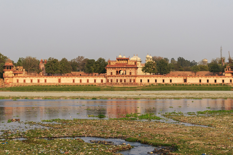 Delhi: Taj Mahal &amp; Agra Fort Tour by Gatimaan Exprass TrainTour with knowledgeable local tourist guide only.