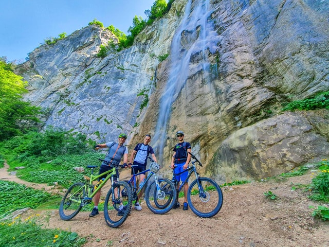 Sarajevo: Skakavac Waterfall Mountain Bike Tour with Lunch
