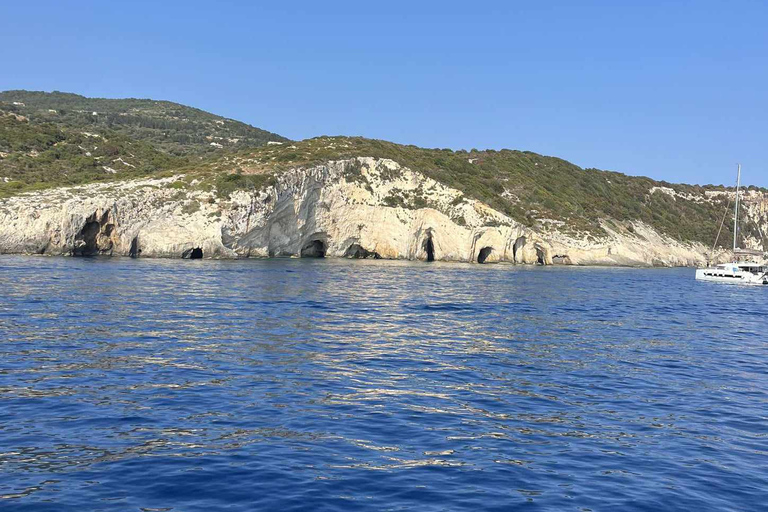 Zante: Crucero por la isla y las tortugas en EuroskyNaufragio Cuevas Azules e Isla de las Tortugas Cuevas Ceri