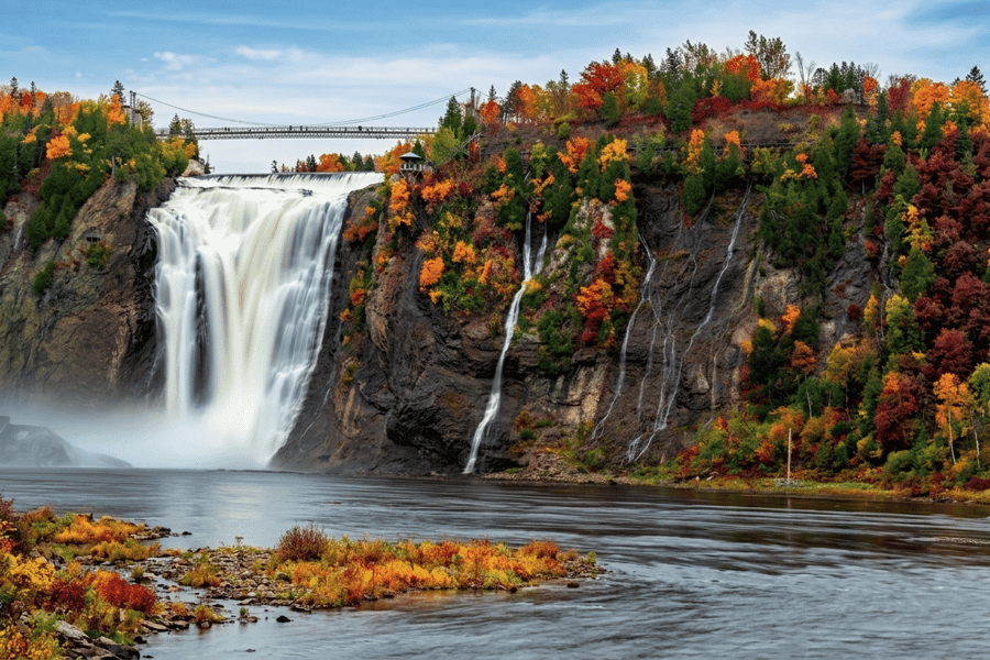 4-tägige Tour durch Ostkanada mit Bootsfahrt und Show ab Toronto. Foto: GetYourGuide 4-tägige Tour durch Ostkanada mit Bootsfahrt und Show ab Toronto. Foto: GetYourGuide