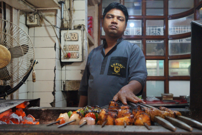 Delhi : Traditional Food tour with Guide and Transportation