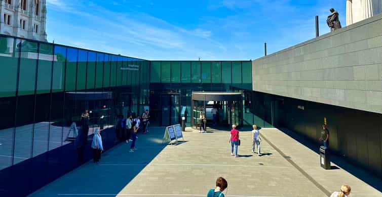 Budapest: Parliament Building Entry Ticket and Audio Guide photo 6