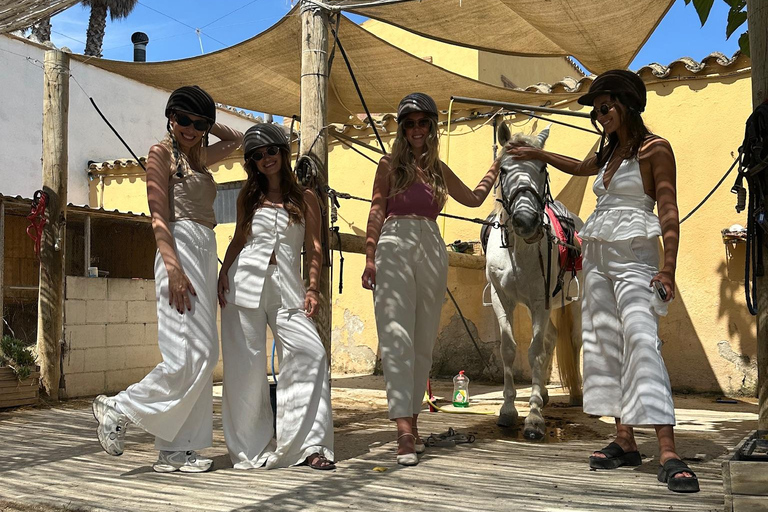 Alicante: przejażdżka konna po górach Maigmó, piknik i transferAlicante: Wycieczka konna na górę Maigmó, piknik i transfer