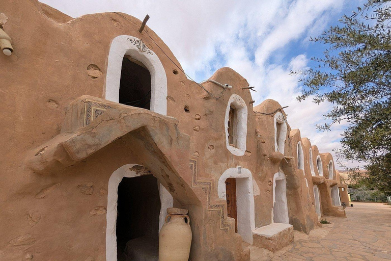 From Djerba/Zarzis: 2-Day Southern Tunisia Tour with Camp