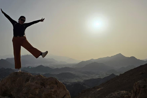 Muscat: Saal Walk Guided Hike with Sunset & City Views Tour