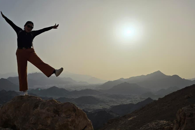 Muscat: Saal Walk Guided Hike with Sunset & City Views Tour