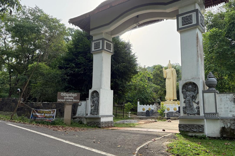 From Negombo: Maligathenna & Pilikuttuwa Temple Hike
