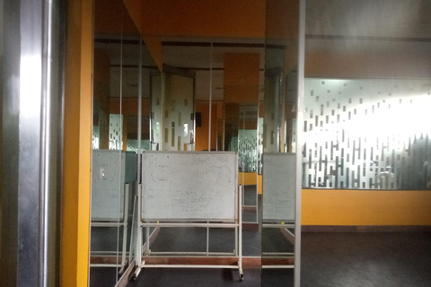 Kampala: Zumba Fitness Dance Class with Local Instructor