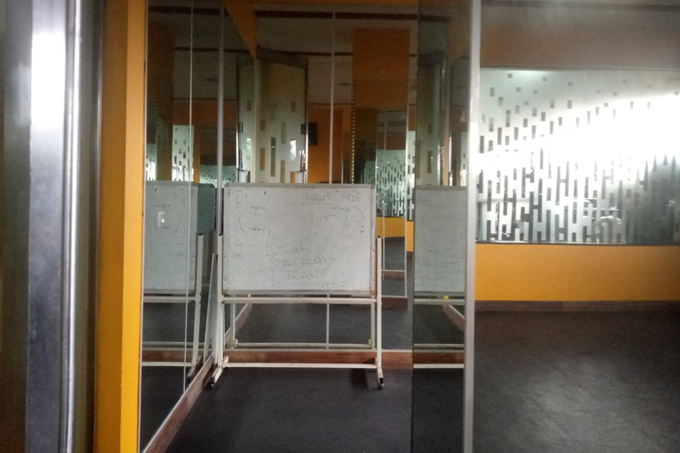 Kampala: Zumba Fitness Dance Class with Local Instructor