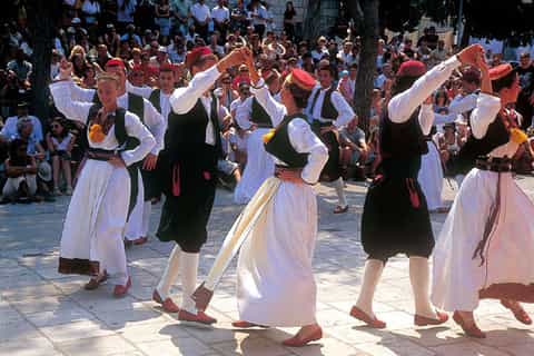 From Dubrovnik: Čilipi & Konavle Tour with Folklore Show