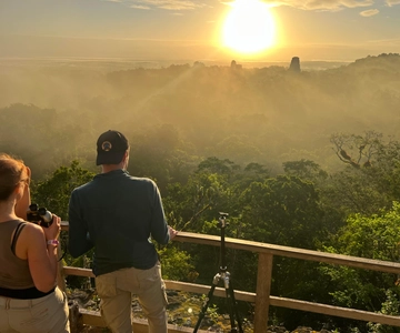 Lever de soleil à Tikal, visite archéologique et observation de la faune et de la flore