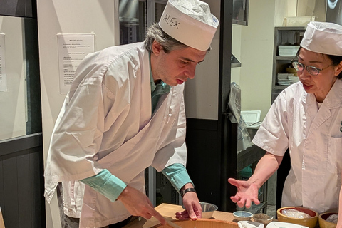 Ginza, Tóquio: faz sushi e aprende a filetar peixe com facasAula de sushi: filetagem de peixe e afiação de facas japonesas