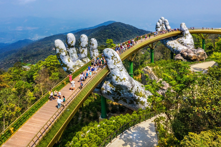 Von Hue aus: Privater Transfer nach Hoi An mit Goldener Brücke