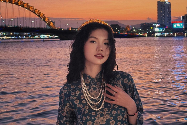 Da Nang: Private Luxury Yacht & Dragon Bridge Fire Show Luxury 2-Hour Ocean Mansion Yacht Charter – 4-Bedroom Bliss