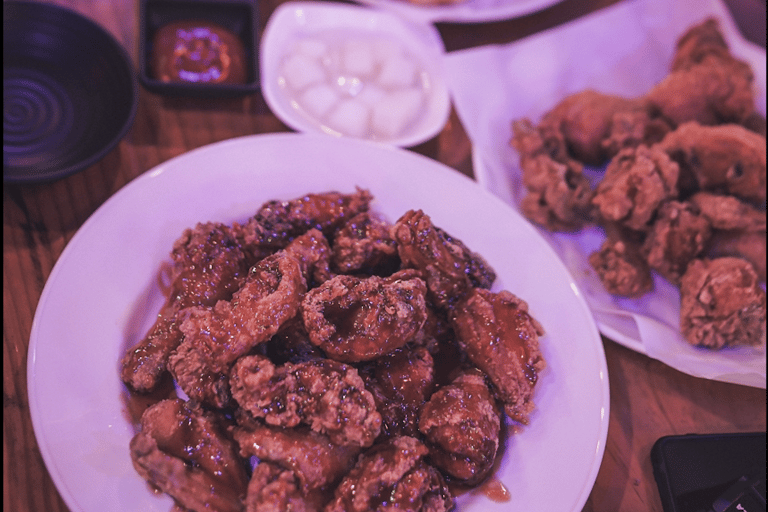 Séoul : Visite culinaire de l&#039;après-midi en Ebike et &quot;Happy Hour&quot; (nourriture et boissons)