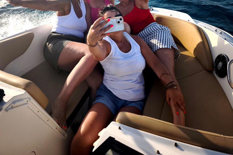 Intimate cruises along the coast the only one on Sal Island! Cruise 6h - Drinks, Snacks, Local platter coast only one on!