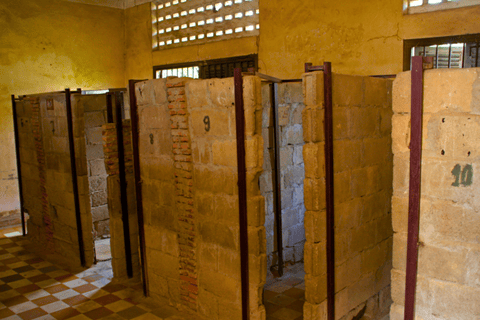 Phnom Penh: Tuol Sleng Genocide Museum & Killing Fields Tour