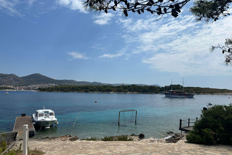 Split: Laguna Azul, Hvar y 5 Islas Tour en barco en grupo reducidoTour privado en inglés