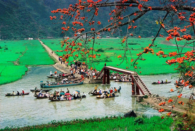 Full Day to Perfume Pagoda