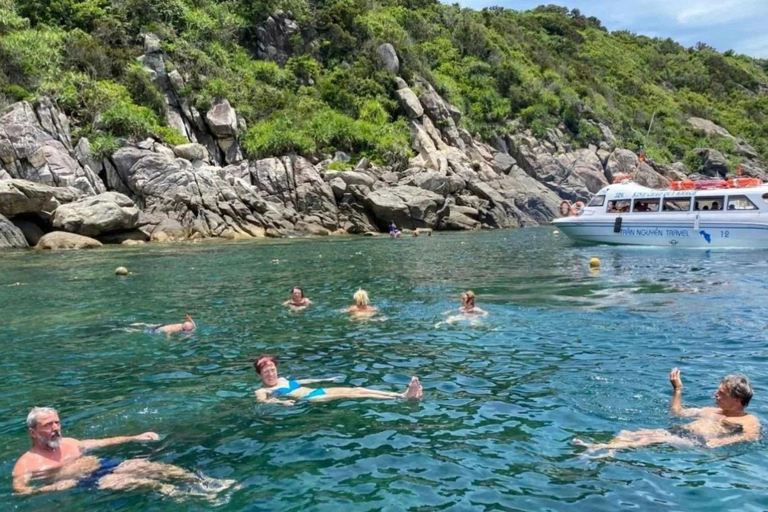 Cham Islands: Scuba Diving Experience with 2 Divemaster Opts PADI Scuba + Snorkeling (1 Dive + 1 Snorkel)
