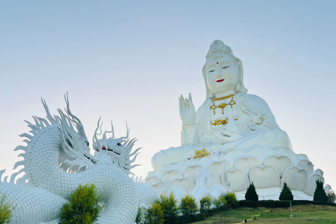 Chiang Mai: Chiang Rai-White-Blue-Big Buddha &amp; Lalitta Café[Privat] Chiang Rai-Weiß-Blau-Big Buddha &amp; Lalitta Café