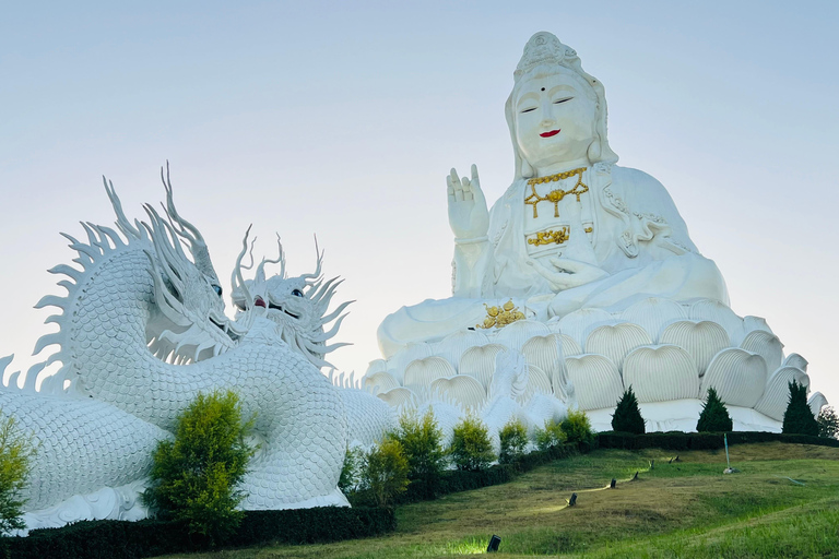 Chiang Mai: Chiang Rai-White-Blue-Big Buddha &amp; Lalitta Café[Privat] Chiang Rai-Weiß-Blau-Big Buddha &amp; Lalitta Café