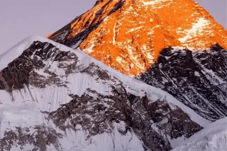 رحلة مدتها 11 يوماً إلى معسكر قاعدة إيفرست