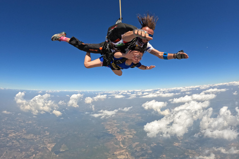 Thaïlande : Saut en parachute en tandem au-dessus de la côte estPas d&#039;enlèvement nécessaire