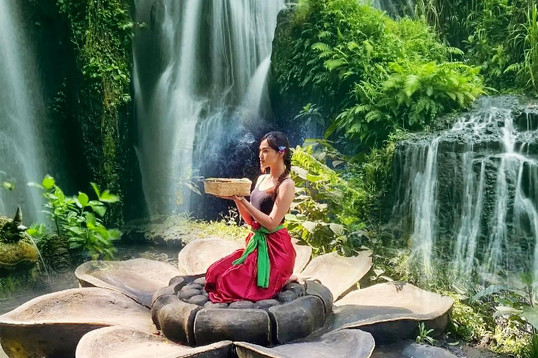 Ubud: Choose your location to Taman Beji Griya Waterfall From Ubud Area go to Taman Beji Griya Waterfall