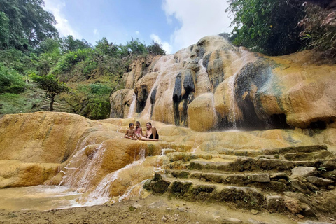 Verborgen watervallen en ongerepte natuur: 1-D all-inclusiveVerborgen watervallen, bronnen, geschiedenis en ongerepte natuur